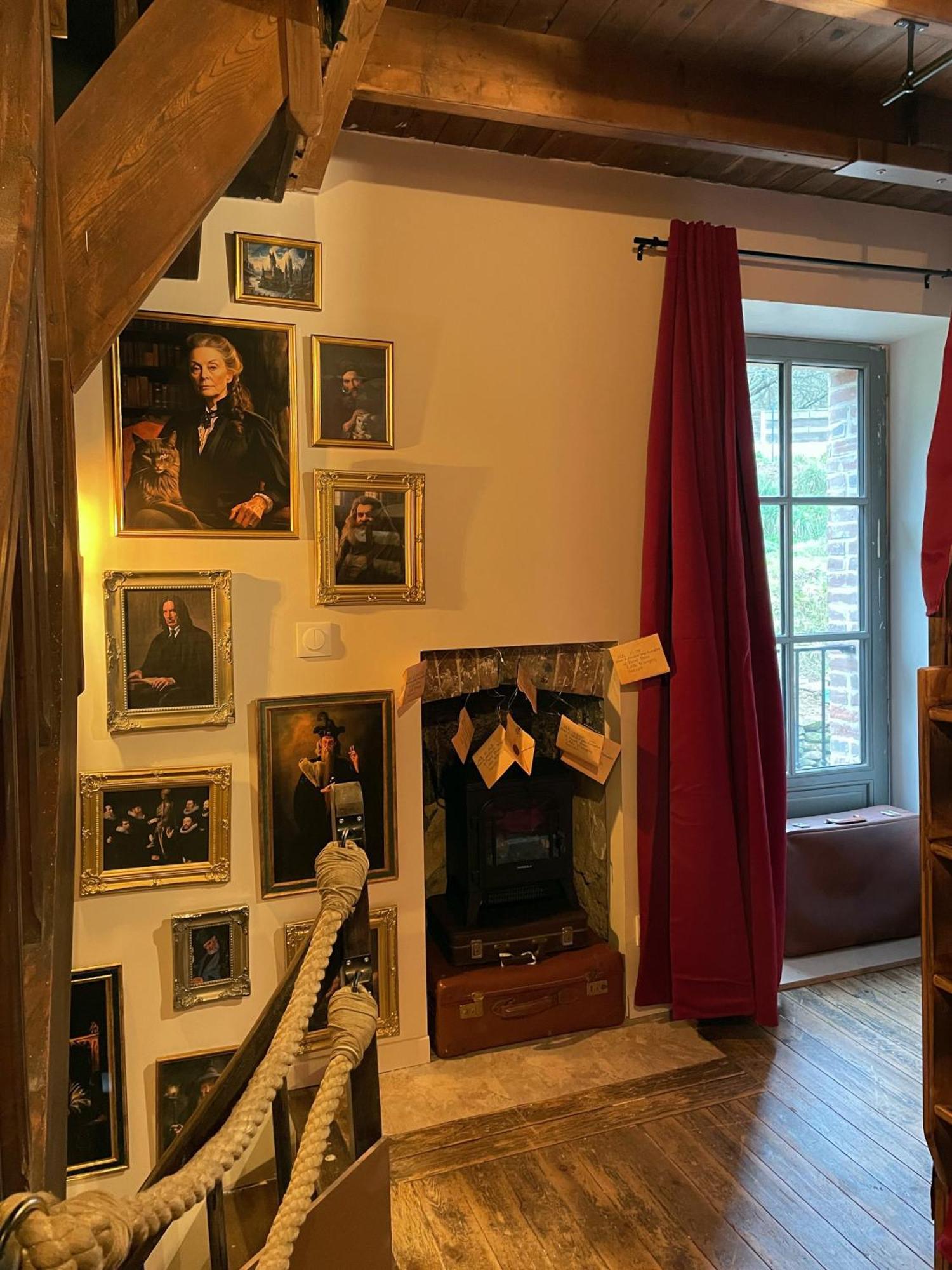 Impasse Des Mysteres - La Maison Des Sorciers Lehon/Dinan Exterior foto