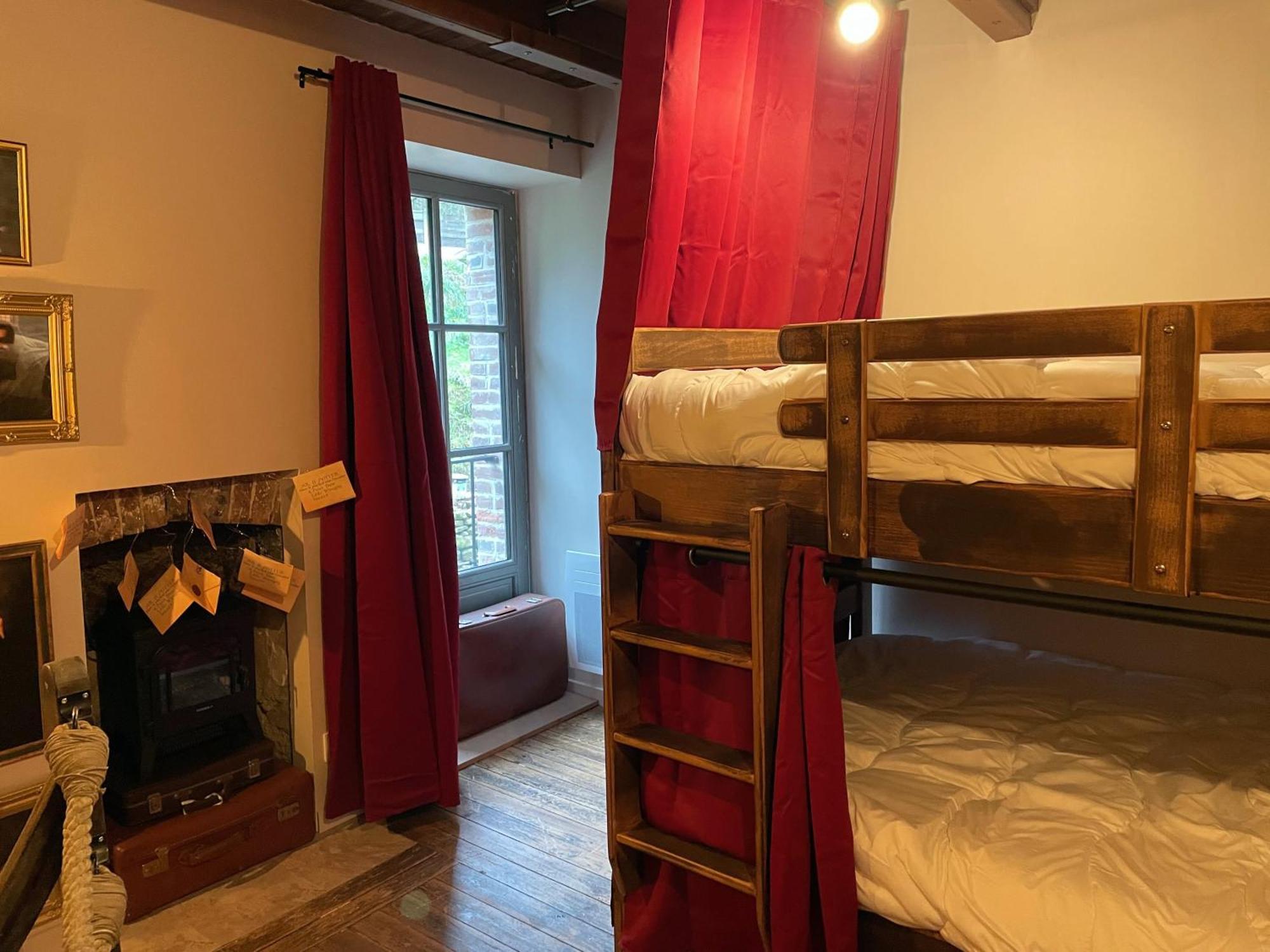 Impasse Des Mysteres - La Maison Des Sorciers Lehon/Dinan Exterior foto